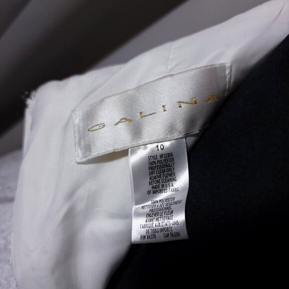 David's Bridal Galina Short and Strapless Bubble Hem White Formal Dress Size 10 - Picture 11 of 11